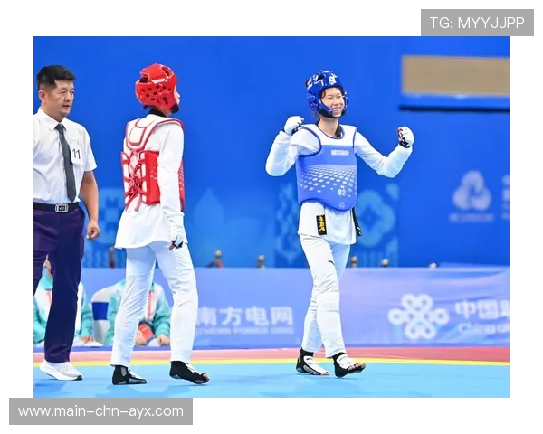 世界跆拳道冠军遭爆冷击倒,裁判表情亮了 世界跆拳道冠军遭爆冷击倒,裁判表情亮了