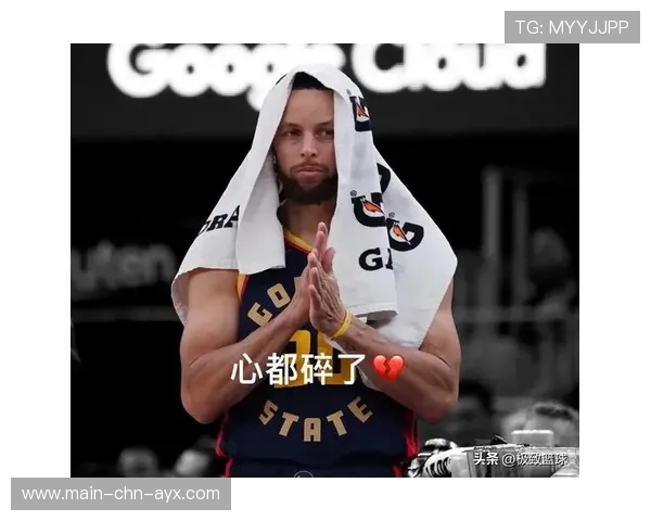 库里训练服意外掉链子被队友笑哭