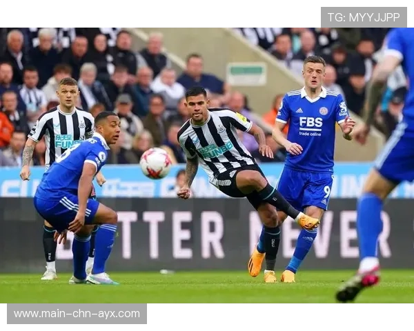 纽卡斯尔阿尔米隆内切弧线球再现经典招牌式射门