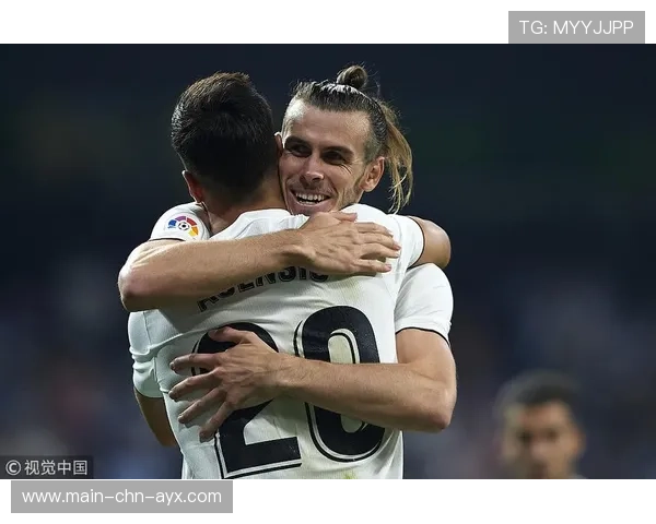 C罗大步流星带球推进势不可挡:从场上到日常训练的灵魂复制 C罗大步流星带球推进势不可挡:从场上到日常训练的灵魂复制