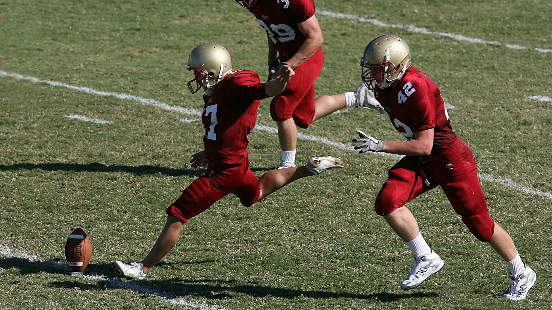 _花样滑冰世界锦标赛：精彩绝伦的技艺展示_，花样滑冰世锦赛现场,伴随着音乐的高潮