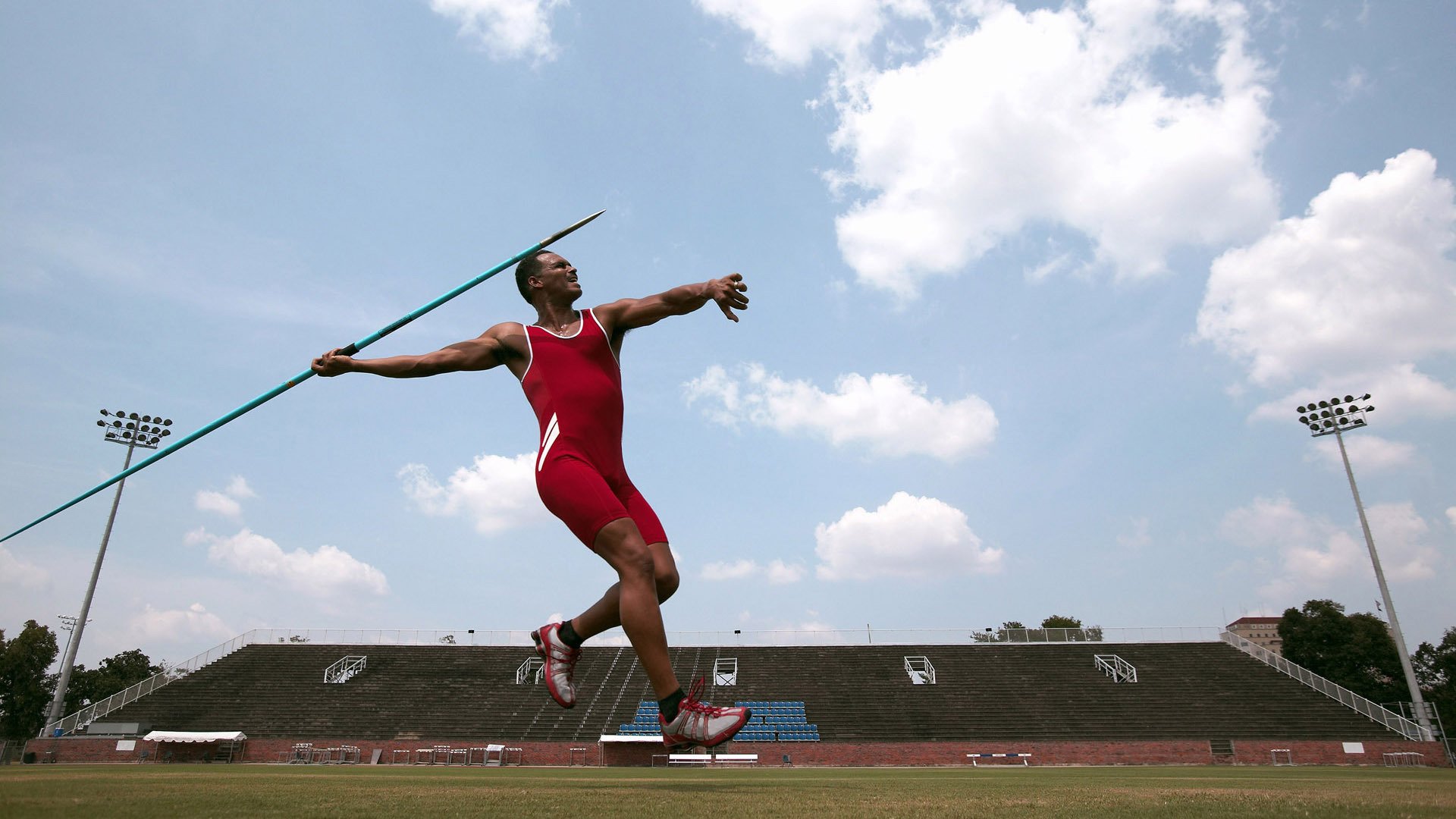 “未来已至：新能源赛车重新定义极限速度”，新能源赛道结束了吗