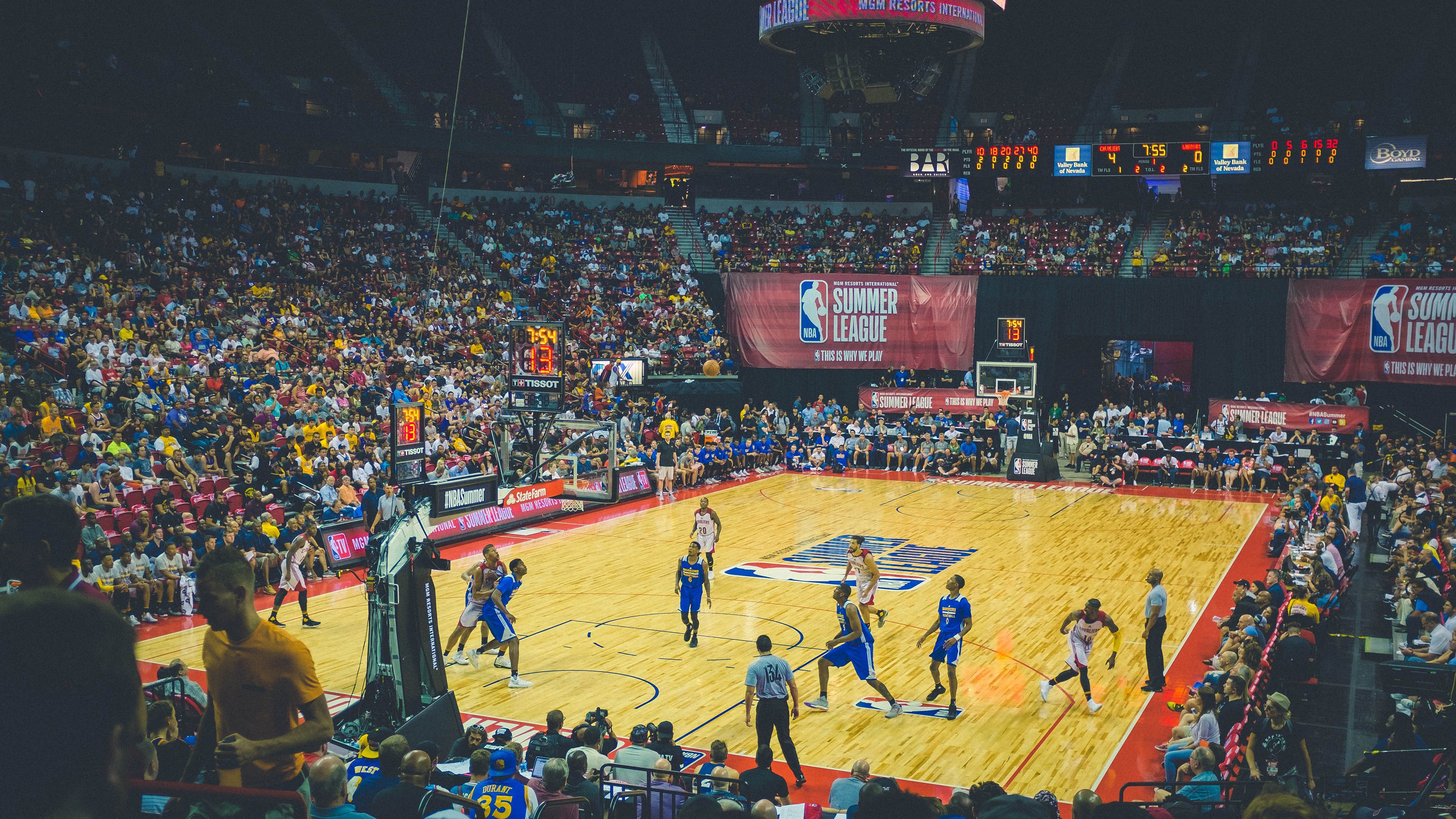 【裁判争议】高清录像回放引发争议，裁判事件